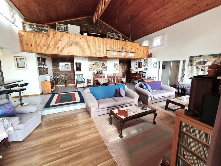 4 Bedroom Property for Sale in Wavecrest Eastern Cape